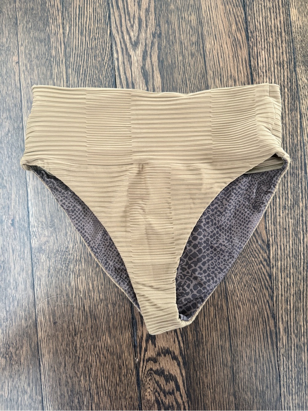 Acacia Echo Bottoms in Bear Dual Ribbed, Sz Med
